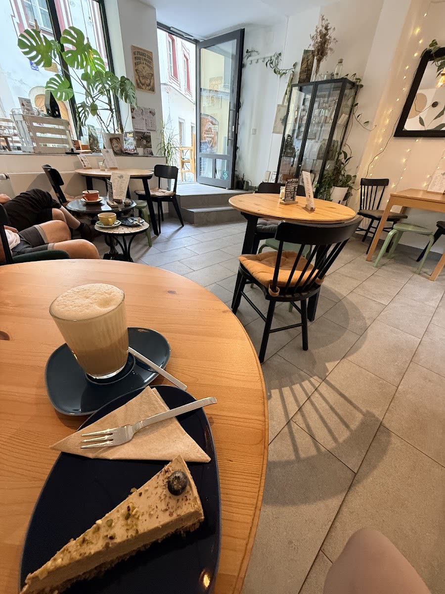 Miri's Café von innen und außen